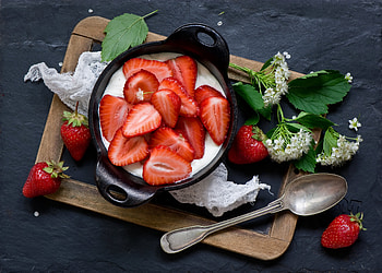 Dessert, yogurt, food, strawberries HD wallpaper