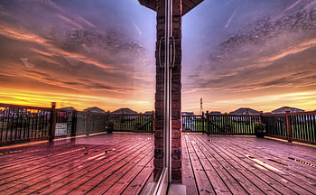 sunset reflected in balcony glass door r, door, reflection, house, glass, r, balcony, sunset HD wallpaper