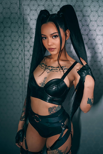 Bella Poarch, Warner Records, Music career, Talented artist HD phone wallpaper