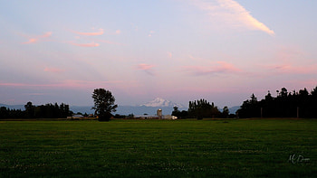 Pacific Northwest Farm Country, Mount Baker, graphy, Cascade mountains, Washington, farm, Pacific Northwest, Whatcom, twilight, sky, sunset HD wallpaper