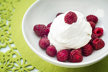 Food, Raspberry, Berries, Cream, Plate HD wallpaper