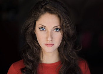 Pretty actress, blue eyes, Jillian Mueller HD wallpaper