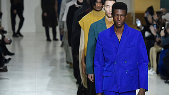 Revolutionizing Milan Fashion Week, Innovative and disruptive designs, Redefining fashion norms, Unique and bold HD wallpaper