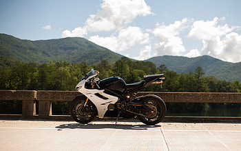 Triumph Daytona 675, Side View, Sport Bike, White Black Daytona 675, British Sport Bikes, Triumph HD wallpaper