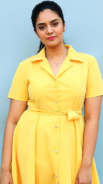 Sreemukhi, telugu actress HD phone wallpaper