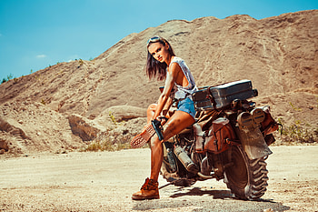 Woman With Gun And Motobike On The Desert , girls, model, gun, desert, bikes HD wallpaper