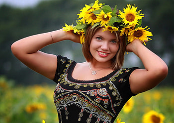 Sunny bonnet, sunflowers, field, bonnet of flowers, girl, spring HD wallpaper