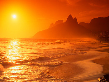 Golden sun over the sea, sunshine, sea, golden, beach, reflection, red, nature, sun, ocean HD wallpaper