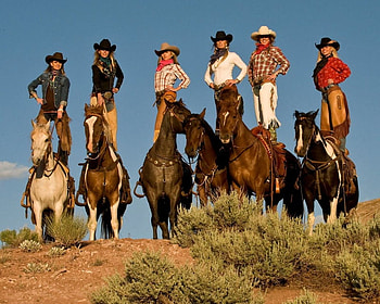 Standing Tall, cowgirls, horses, standing, desert, sky, hill, tall HD wallpaper