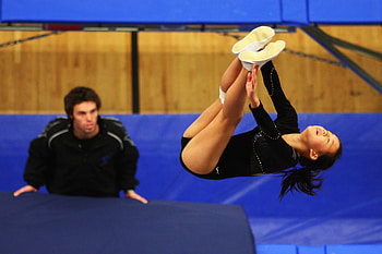 Backflip, Trampoline gymnastics HD wallpaper