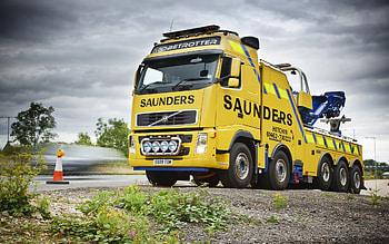 Volvo FH, Cargo tow truck, FH 520, Tow truck, yellow Volvo FH, special trucks, Volvo HD wallpaper