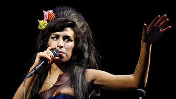 Amy Winehouse, backgrounds, Elegant and classy HD wallpaper