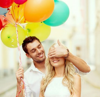 Happy Couple, couple, balloons, happy, smile HD wallpaper