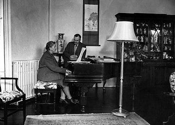 Agatha Christie, Poirot and ukulele, Classical inspiration, Christie's music HD wallpaper