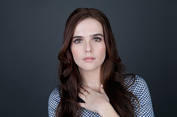 Pretty and beautiful, actress, Zoey Deutch HD wallpaper