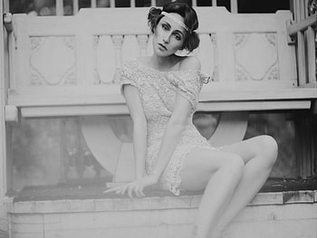 How do you know when it's true love?, miss, think, black and white, love, alone, beautiful, feel, woman HD wallpaper