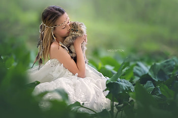 Little friend, kitten, animal, white, girl, cat, copil, pisica, summer, meg bitton, green, child HD wallpaper