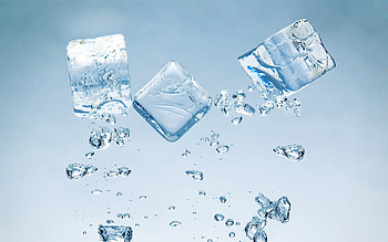 Ice Cubes In Water HD wallpaper