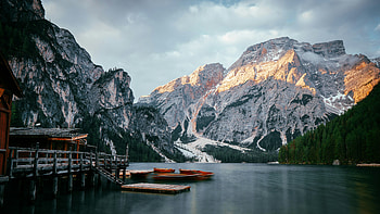Pragser Wildsee Italy, italy, lake, pond, trees, tree, snow, sky, clouds, mountains, mountain, nature HD wallpaper