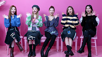 K-pop group ITZY, Stage presence, Fan frenzy, Electrifying energy HD wallpaper