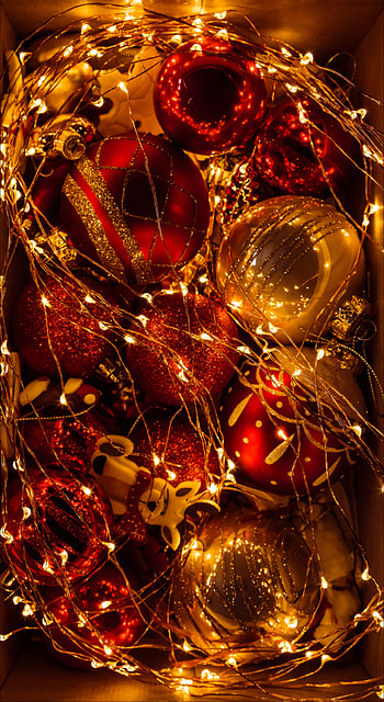 Holidays, New Year, Shine, Brilliance, Christmas, Christmas Decorations, Christmas Tree Toys, Garland, Decoration, Golden HD phone wallpaper