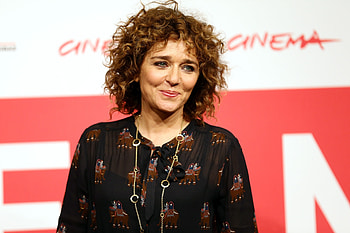 Valeria Golino HD wallpaper