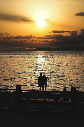 Sunset, Sea, Love, Horizon, Couple, Pair, Silhouettes HD phone wallpaper