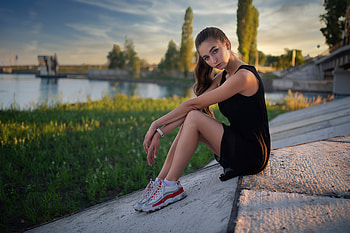 Girl Arms Crossed Looking At The Side , girls, model HD wallpaper