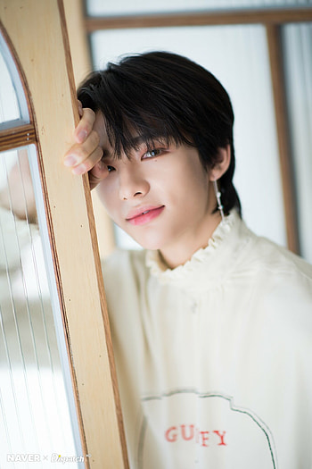 Hyunjin, Dispatch hoot, Hwang Hyunjin , Fanpop creation HD phone wallpaper