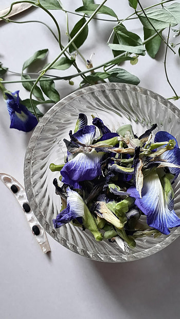 Leaves, Miscellanea, Miscellaneous, Petals, Plate, Buds, Dried Flowers, Dryflower HD phone wallpaper