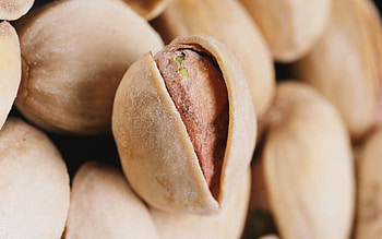 Pistachio marvels, Nutty wonder, Textural delight, Irresistible crunch HD wallpaper