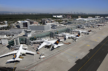 Frankfurt Airport, Low emission services, Green gate opening, Sustainable ground operations HD wallpaper