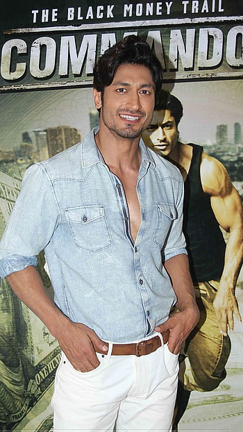 Vidyut Jamwal, flash graphy, dress shirt HD phone wallpaper