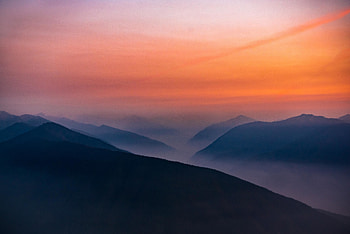 Hazy sunset, mist, mountains, horizon, nature HD wallpaper