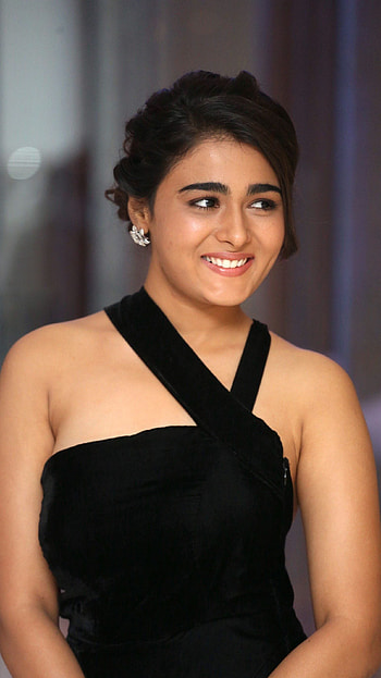Shalini pandey, telugu actress, model, gorgeous HD phone wallpaper