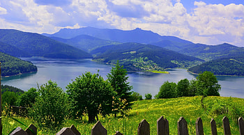 Lake Izvorul Muntelui, spring, Romania, lake, grass, beautiful, mountain, fence, trees, view, greenery, sky HD wallpaper