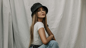 Beautiful Girl In Black Cap And White Shirt, girls, model, hoot, black, cap HD wallpaper