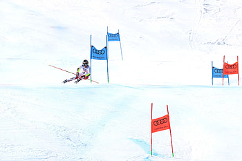 Lara Gut-Behrami, Slalom HD wallpaper