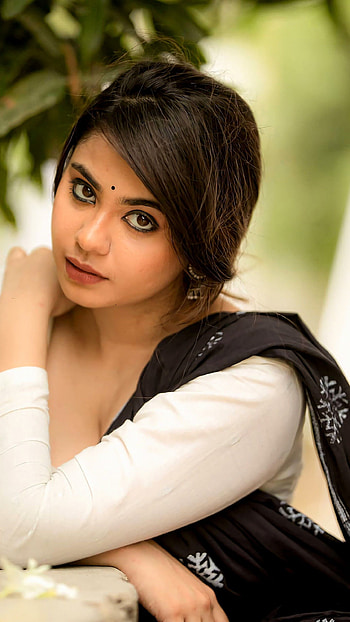 Monica chinnakotla, saree beauty HD phone wallpaper