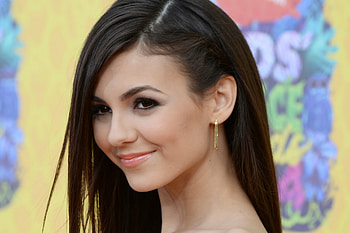 Victoria Justice Cute Smile, victoria-justice, celebrities, girls, smile, cute HD wallpaper