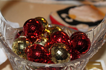 Christmas-balls, table, room, grey, graphy, colors, balls, fantasy, abstract, yellow, christmas, red, decorations HD wallpaper