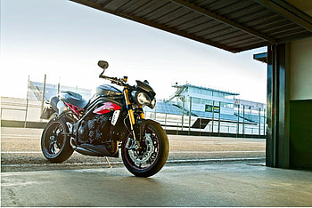 Triumph Motorcycles, British elegance, Timeless design, Unrivaled craftsmanship HD wallpaper