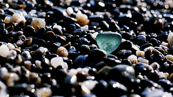 Close View Of Glare Black White Blue Stones Pebbles graphy graphy HD wallpaper