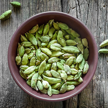 Whole green cardamom, Kosher spice, All-natural flavor, French jar packaging HD phone wallpaper