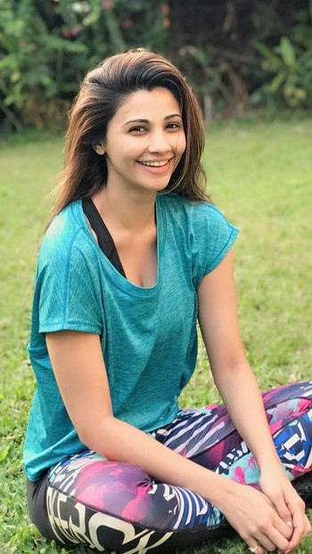 Daisy Shah, Actress HD phone wallpaper