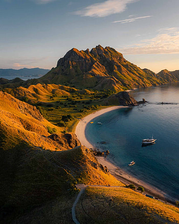 Komodo Island, Padar Island, Visitors' guide HD phone wallpaper