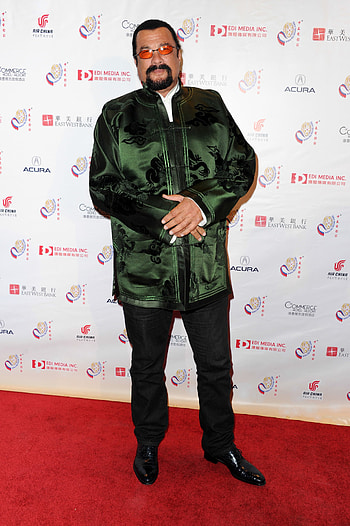 Steven Seagal, New Jersey ultimatum, Promotional campaign, Infobae news HD phone wallpaper