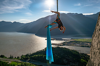 Motion James Frystak, Dynamic movements, Aerial performance, Artistic expression HD wallpaper