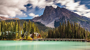 Scenic Emerald Lake in Yoho National Park, British Columbia, Canada, clouds, trees, sky, canada, mountain, cabin HD wallpaper