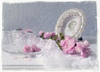 Sweet Memories, crystal, graphy, , frame, lace, cup, woman, purple, round, plate, petals, glass, flowers, clear, saucer HD wallpaper